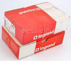 Két doboznyi, nem használt Legrand szerelvény