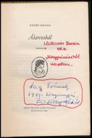 Szabó Magda: Álarcosbál. Bp.,1961, Szépirodalmi Könyvkiadó. Kiadói félvászon-kötés, kopott borítóval. Első kiadás. A szerző által dedikált.