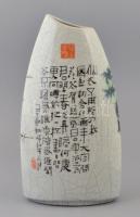 Jelzett kínai váza, kézzel festett, apró kopásnyomokkal, m: 36 cm