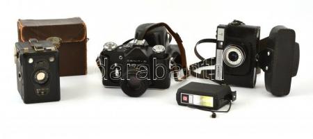 3 kamera: Zenit-B fényképezőgép, Helios 44-2 2/58 objektívvel tokjában, hozzá National PE182S vaju, Smena symbol fényképezőgép tokkal, Zeiss Ikon Box-Tengor fényképezőgép, Goerz Frontar objektívvel, bőr tokkal.