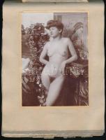 cca 1900 Erotikus és akt fotók gyűjteménye 32 db eredeti fénykép albumban. 14x10 cm / Collection of ...