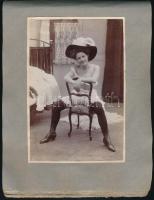 cca 1900 Erotikus és akt fotók gyűjteménye 32 db eredeti fénykép albumban. 14x10 cm / Collection of ...