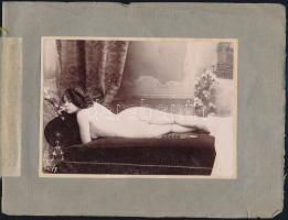 cca 1900 Erotikus és akt fotók gyűjteménye 32 db eredeti fénykép albumban. 14x10 cm / Collection of ...