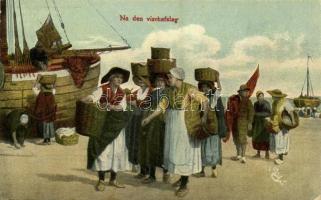 1921 Na den vischafslag / after the fish auction, Dutch folklore (gluemark)