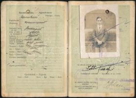 1927-1928 Magyar Királyság fényképes útlevele kereskedő részére, osztrák bejegyzéssel.+1939 Valamint ugyanennek a személynek a fényképes gépjárművezetői igazolványa.