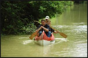 2002 Augusztusi kismarosi árvízről készült negatívok, 3 szalagon összesen 18 fotó, 2,4x3,5 cm