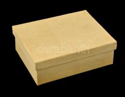 Hollóházi porcelán asztali szett, díszdobozban Idegenforgalmi Propaganda Kiadóvállalat felirattal. J...