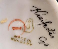 Drasche mutató nő, kézzel festett, jelzett, apró kopásnyomokkal, m: 18 cm