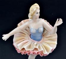 Ens balerina, kézzel festett, jelzett, apró kopásnyomokkal, m: 17 cm