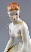 Aquincumi porcelán ülő akt, kézzel festett, jelzett, hibátlan, m: 21 cm