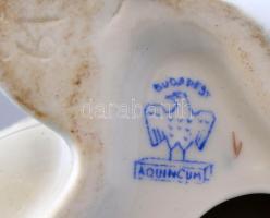 Aquincumi porcelán ülő akt, kézzel festett, jelzett, hibátlan, m: 21 cm