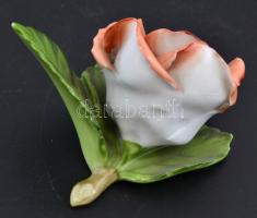 Herendi porcelán rózsa, kézzel festett, jelzett, apró lepattanással, 8×6 cm