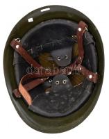 Katonai fém rohamsisak, belül bőr betéttel, karcos, belső rész: 20×17 cm