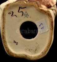 Goebel térdelő angyalkás gyertyatartó, kézzel festett, jelzett, kopott, m: 12,5 cm