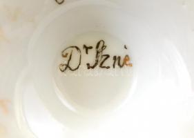 Pillangós-virágmintás porcelán kis váza, kézzel festett, jelzett, kis kopásnyomokkal, m: 12 cm