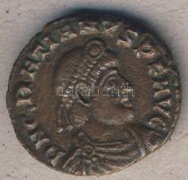 Római Császárság Gratianus 367-383. Bronzpénz T:3/3-