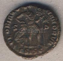 Római Császárság Gratianus 367-383. Bronzpénz T:3/3-