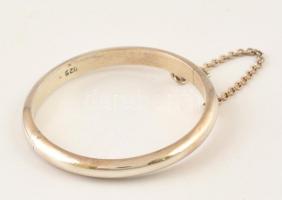 Ezüst(Ag) gyerek karperec, biztonsági lánccal, jelzett, d: 4 cm, nettó: 6,7 g