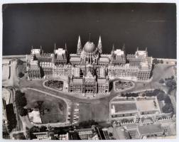 cca 1960 A Parlament és környéke légi felvételen nagy méretű fotó 41x32 cm