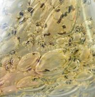 Barovier jelzéssel: Fújt buborékos kis váza, két rétegű, hibátlan, m: 8 cm