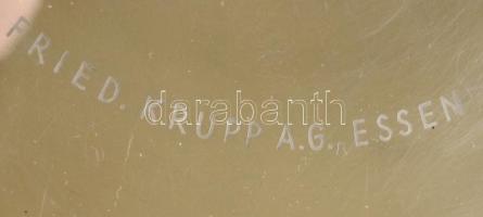 Berlini olimpiai fáklyatartó Berlin, 1936, ezüstözött nikkelezett fém ötvözet, az olimpiai emblémáva...