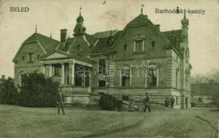 1921 Beled, Barthodeiszky kastély, postás. Kiadja Háncs Vilmos (EK)