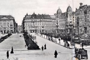 cca 1900 Budapest, Szabadság tér, kinyitható panorámakép, szakadással, 54×14 cm