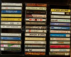 39 db eredeti műsoros magnókazetta hordozható tartóban