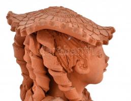 Illár Erzsébet (1940- ): Lány. Égetett agyag, jelzett, jó állapotban, m: 39 cm