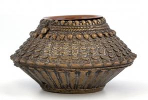 Afrikai, lábperecből kézzel készített, szétszedhető hamutartó d: 15 cm, m: 8 cm