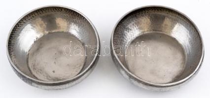 Olasz kézzel készített, poncolt, jelzett ón tálak. 2 db d: 13 cm