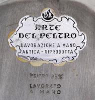 Olasz kézzel készített, poncolt, jelzett ón tálak. 2 db d: 13 cm