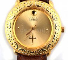 Aranyszínű Cartier quartz replika óra, bőr szíjjal, nem jár, d: 3,5 cm