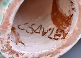 Csavlek Etelka (1947-): Nevető gésa. Festett mázas kerámia, jelzett, apró kopásnyomokkal, m: 13 cm