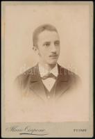 cca 1900 Fiatal úr portréja, keményhátú fotó, Fiume, Carposio, 16x11 cm