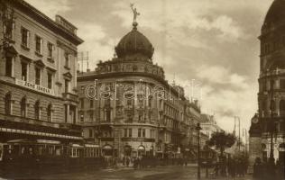 1928 Budapest VIII. Rákóczi út (Blaha Lujza tér), Zene iskola, Pesti hazai Első takarékpénztár Erzsébetvárosi fiókpénztára, villamosok, Emke Kávéház, Dr. Bonyhárd M. fogorvos, hirdetőoszlop órával