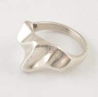 Ezüst(Ag) modern gyűrű, jelzett, méret: 55, nettó: 5,2 g