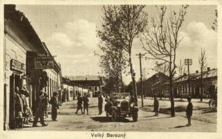 1934 Nagyberezna, Velykyi Bereznyi, Velky Berezny; utcakép, üzletek, automobil. Kiadja Deutsch / street view, shops, automobile