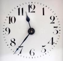 XIX. sz. utazóóra saját tokjában, jó állapotban, de nem jár. Kulccsal. 10,5 cm