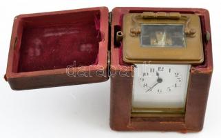 XIX. sz. utazóóra saját tokjában, jó állapotban, de nem jár. Kulccsal. 10,5 cm