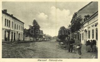 Marcali, Rákóczi utca, Korona szálloda és étterem, üzlet, kerékpáros