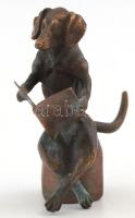 Olvasó kutya, bronz figura, jelzett, m: 4,5 cm