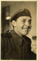 1942 Magyar Királyi Honvédség ejtőernyős alakulatának tagja / WWII Royal Hungarian Army paratrooper. photo