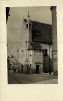 Sopron, Szentlélek-templom. Lassan hajts tábla a ház falán. photo