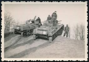 1938 A magyar Toldi (I.) harckocsi tereptani tesztelése, fotó, 6×8,5 cm