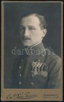 1915 Papp Géza főhadnagy kitüntetésiével, keményhátú fotó, Lux Jenőné veszprémi műterméből, 10×6,5 cm