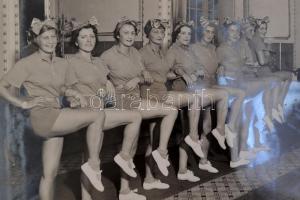 1934-35 Fényképalbum báli képekkel MAC, Vöröskereszt és egyéb rendezvények, 73 db feliratozott fotó