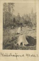 1918 Alsótátrafüred, Unter-Schmecks, Dolny Smokovec (Magas Tátra, Vysoké Tatry); kiránduló hölgy fehér ruhában / hiking lady in white dress. photo