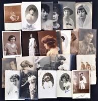 cca 1910-1940 Vegyes fotó tétel, 30 db, nagyrészt női portrék, fotólapok, 14x9 cm és 13x8 cm közötti méretben