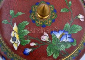 Zománcozott réz bonbonier, apró kopásnyomokkal, fa tartóval, m: 12 cm, d: 17 cm